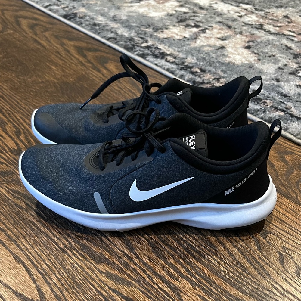 Nike Flex Experience sneakers